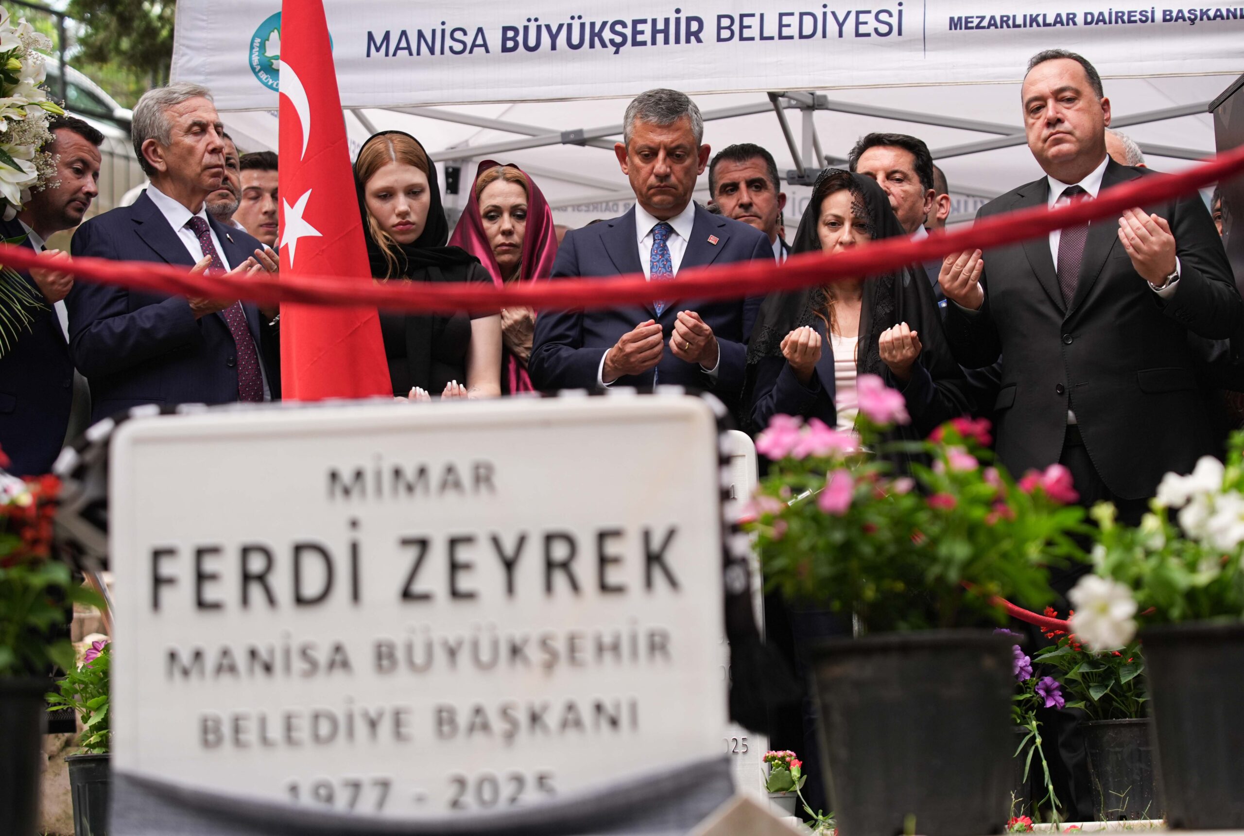 Ferdi Zeyrek için vefatının birinci yılında mevlit okutuldu