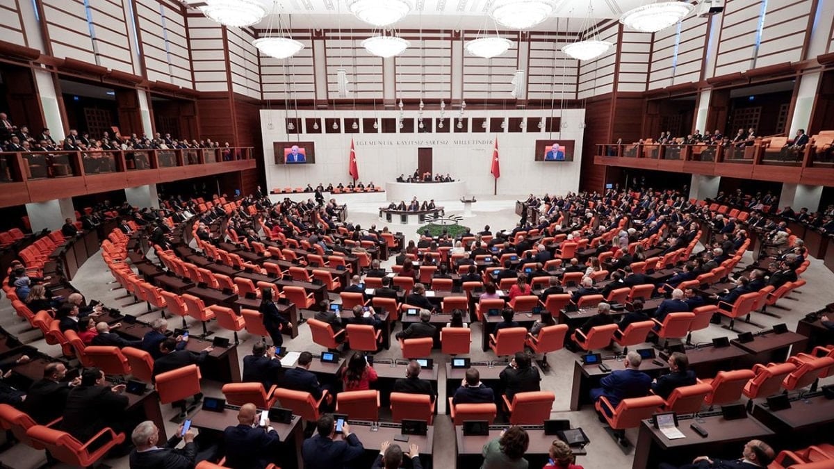 Meclis’te Emniyet ve İnternet Düzenlemeleri Kabul Edildi