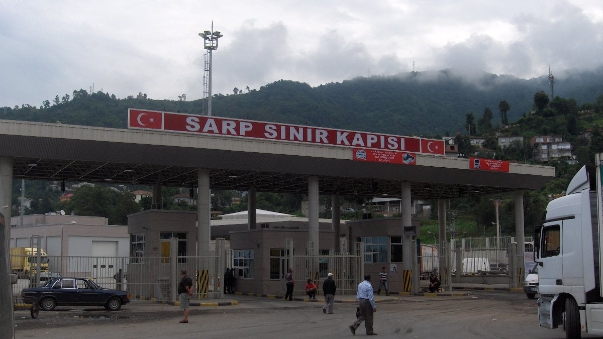 Sarp Sınır Kapısı’nda Bayram Yoğunluğu