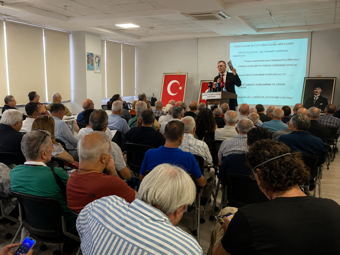 ADD Bursa’dan Sert Manifesto: “Emperyalizmin Sinsi Tuzaklarına Geçit Vermeyeceğiz”