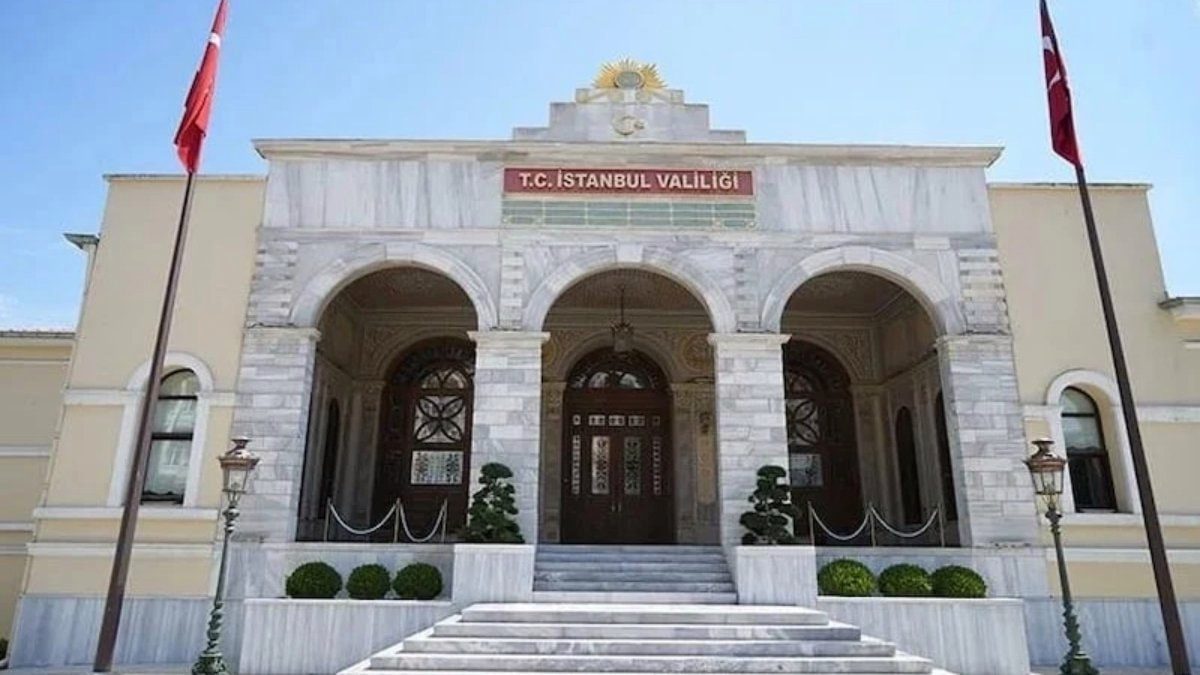 İstanbul Valiliğinin Okullarda Mescit Düzenlemesi ve Tepkiler