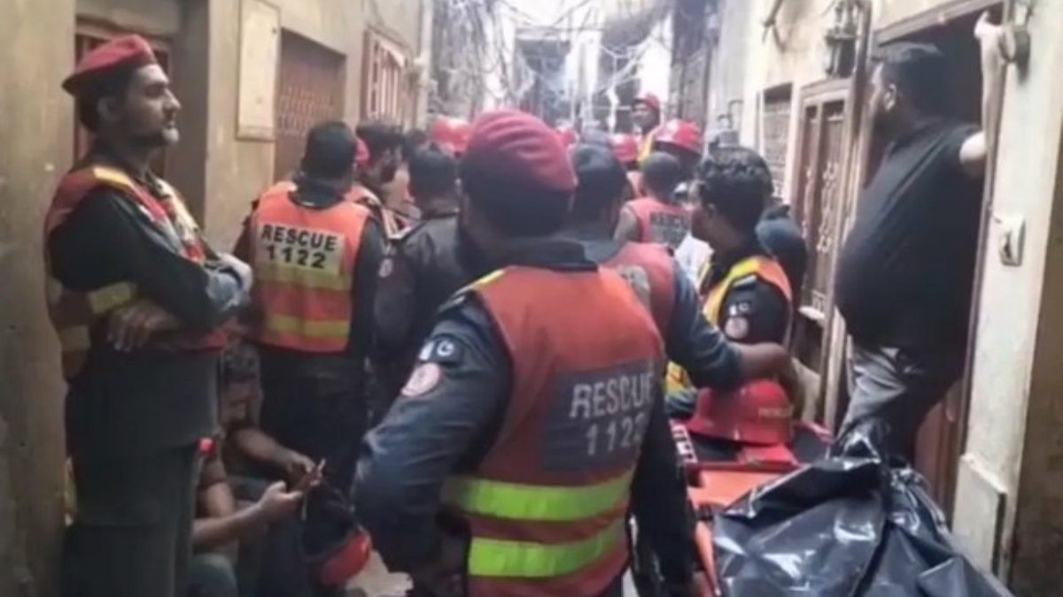 Lahor’da Üç Katlı Binanın Çökmeye Bağlı Faciası