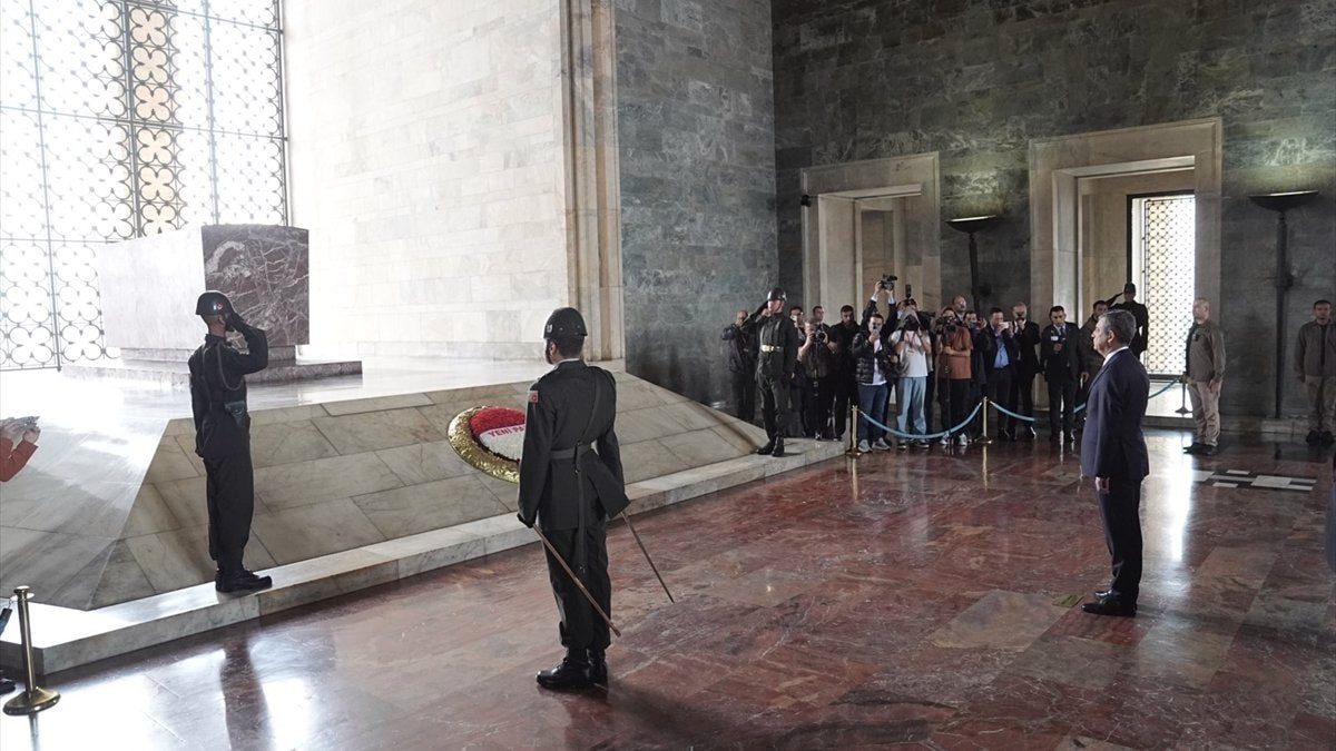 Yeni Parti resmen kuruldu: Özgür Özel liderliğinde Anıtkabir ziyareti