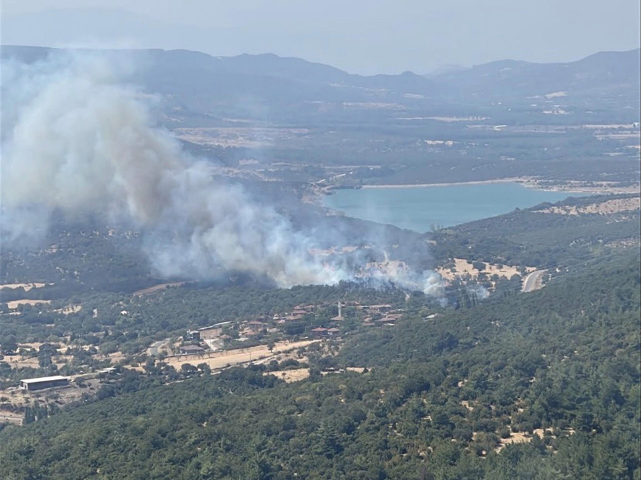 Ayvacık Dibekli’de Zirai Yangına Hızlı Müdahale