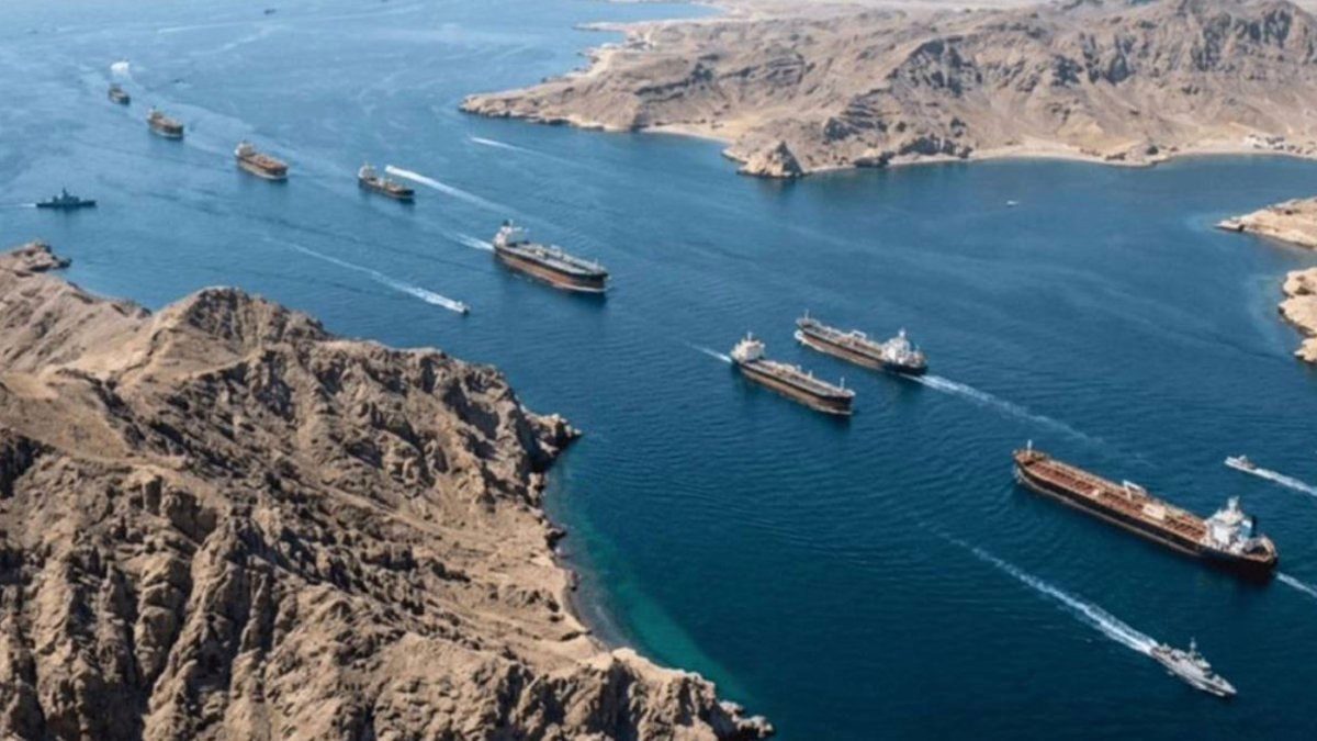İran’dan Hürmüz Boğazı’nda Gemilere Şartlı Yasak