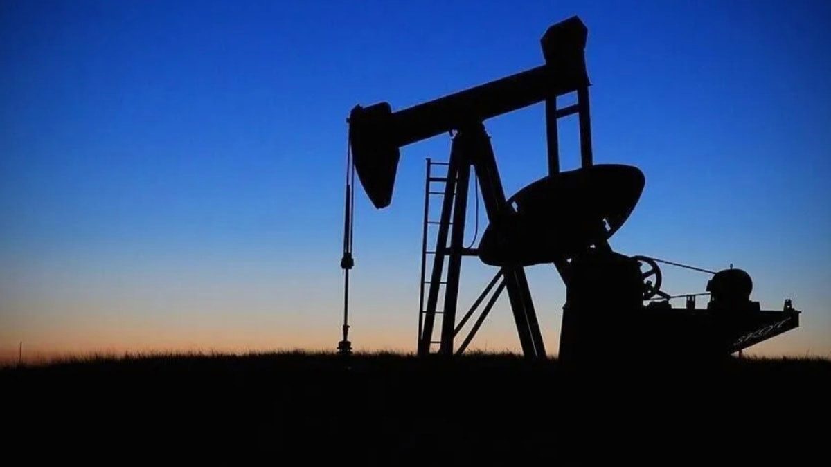 İran’ın İlk 4 Ayda Petrol Gelirleri Bütçeyi Karşıladı