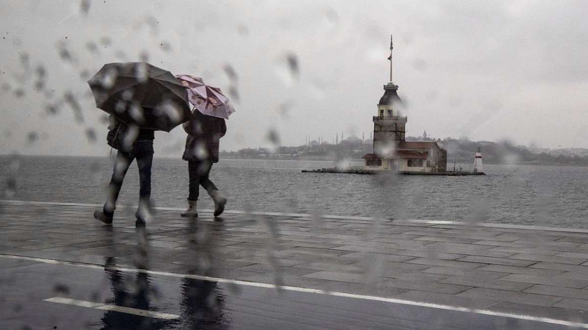 İstanbul’da Bunaltıcı Sıcaklık ve Sağanak Uyarısı