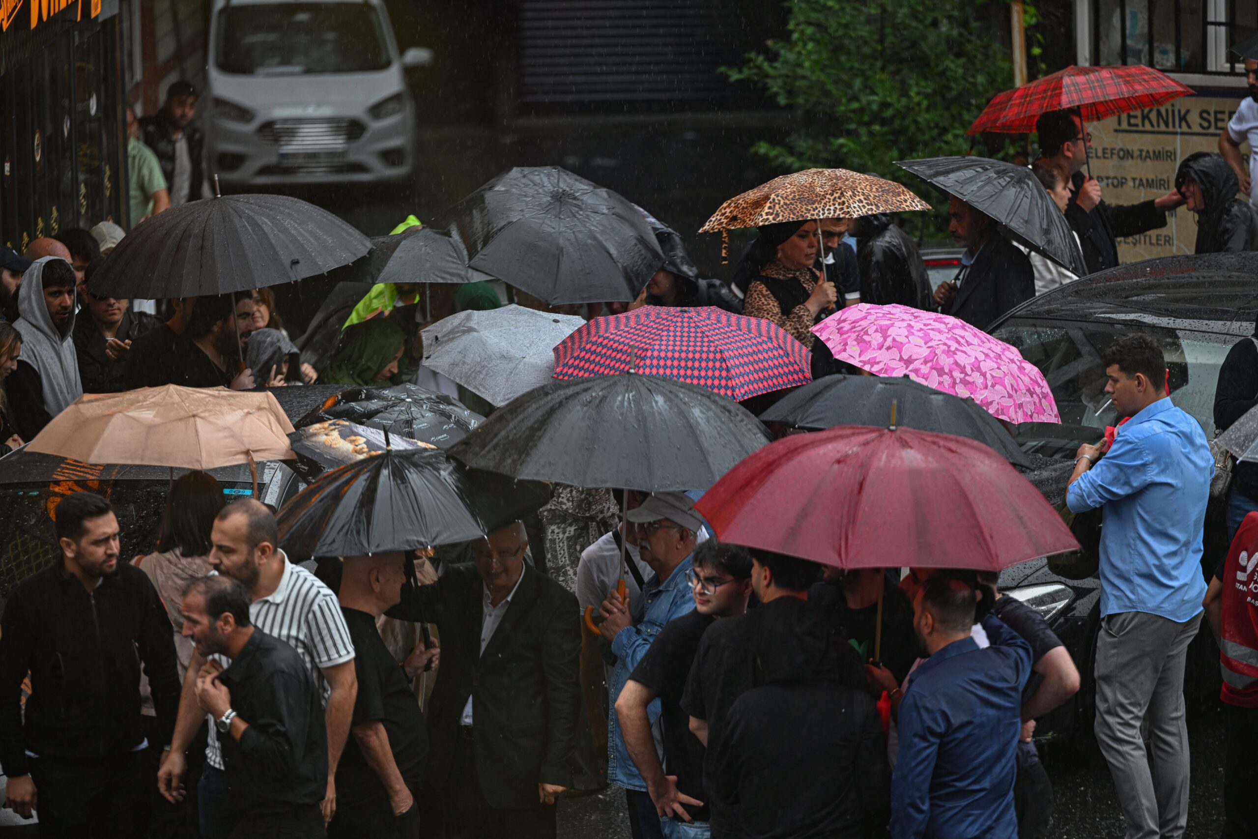 İstanbul’da Sıcaklık ve Sağanak Beklentisi