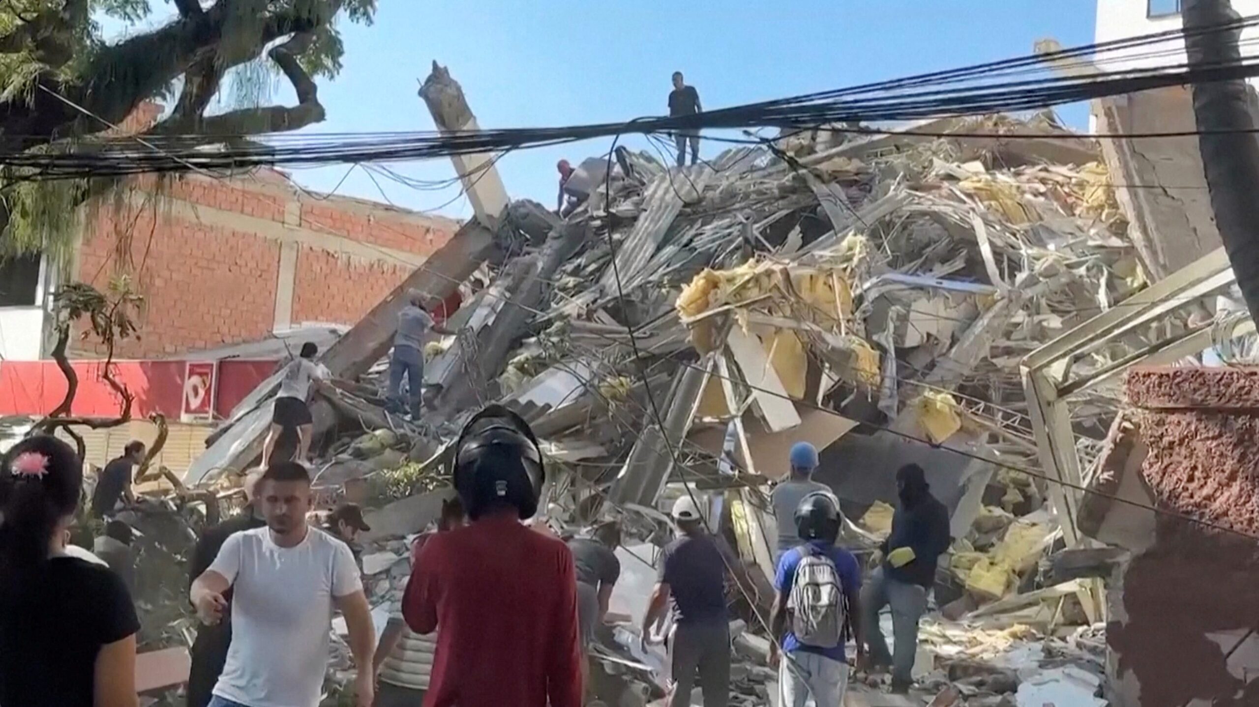 Kolombiya’da 7.4 Büyüklüğünde Deprem