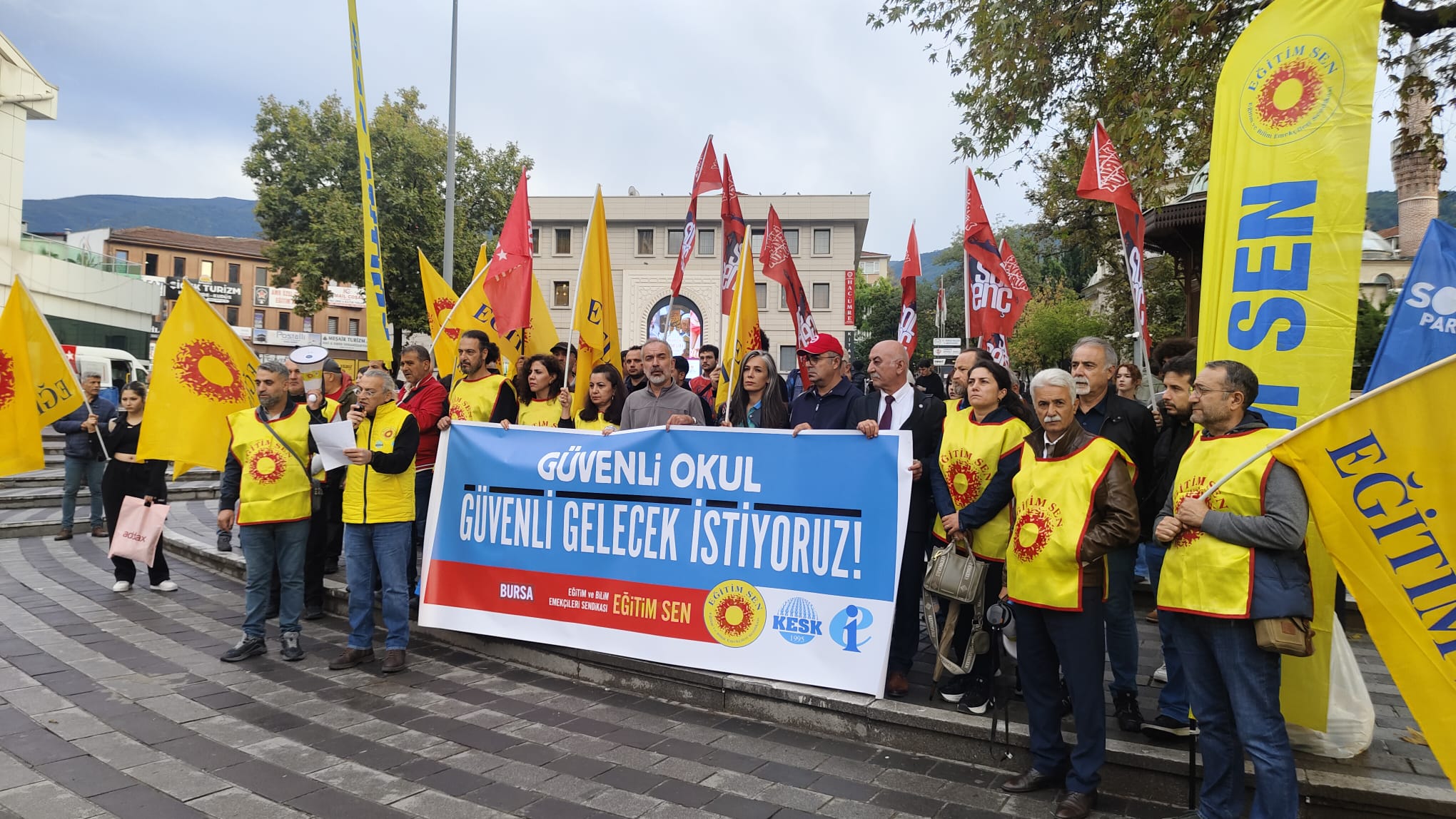 Eğitim Sen Bursa’dan okullardaki şiddete tepki: “Somut adımlar acilen atılmalı”