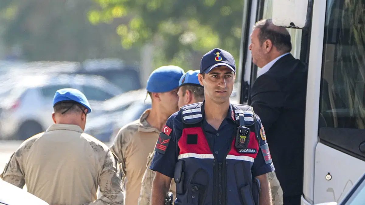 Menderes Belediyesi soruşturmasında avukat gözaltına alındı