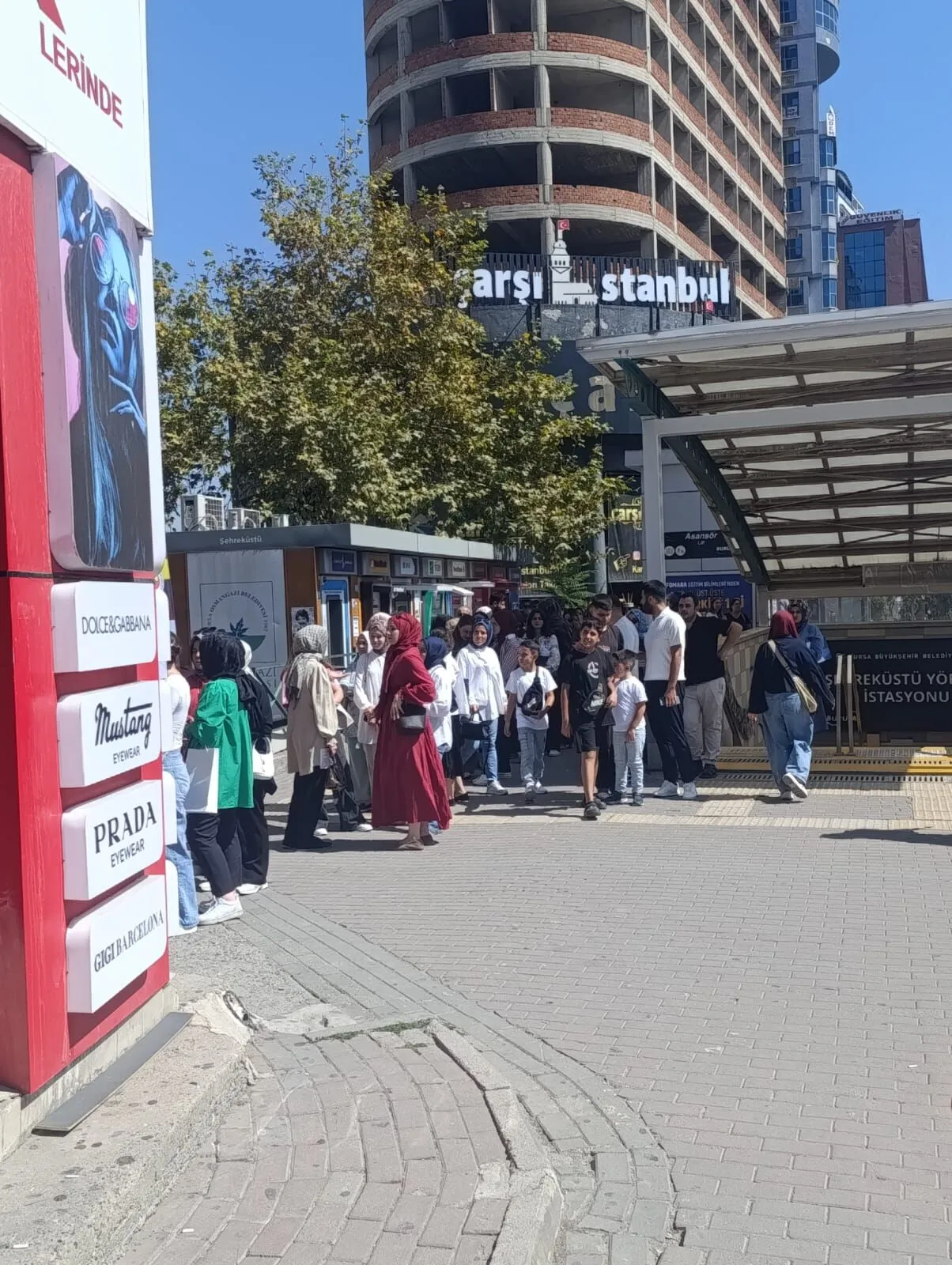 Bursa’da ücretli öğretmenlik kuyruğu tartışma yarattı: “Bu bir utanç tablosudur”