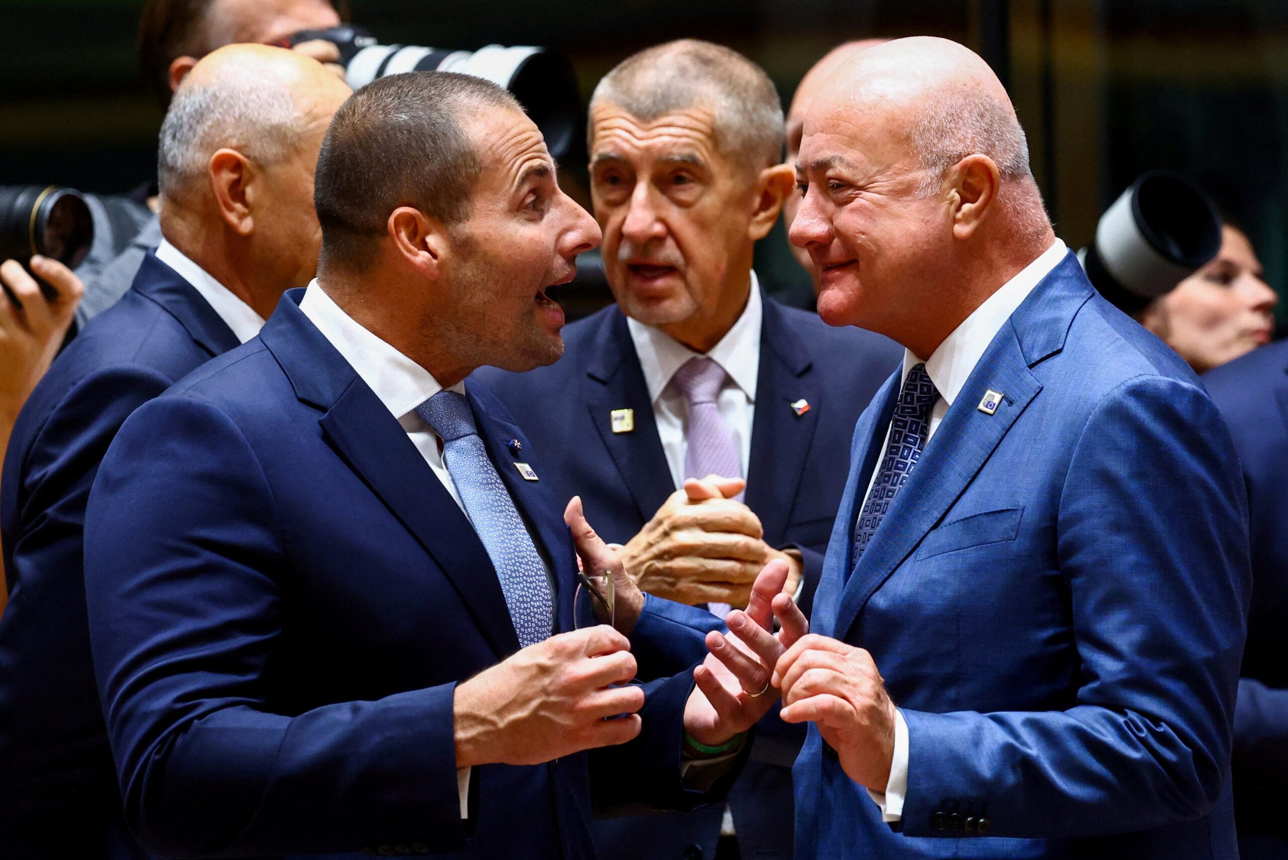 AB Zirvesinde Bütçe, Enerji ve Çin Gerilimi