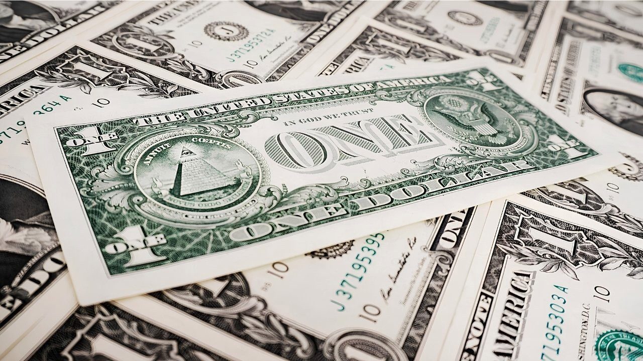 Dolar Gücünü Koruyor, Euro Baskı Altında