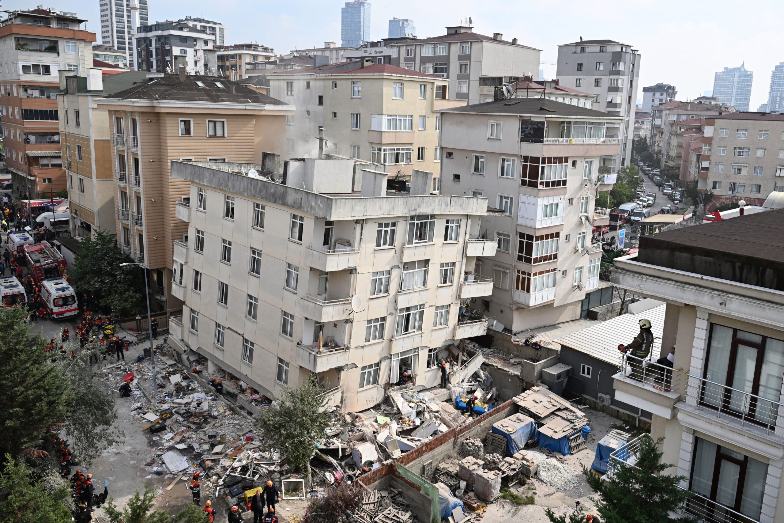 Maltepe’de Bin Çökmesi ve Bina Güvenliği Sorgulamaları
