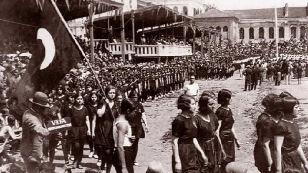 Mustafa Kemal Atatürk Cumhuriyet’i İlan Etti