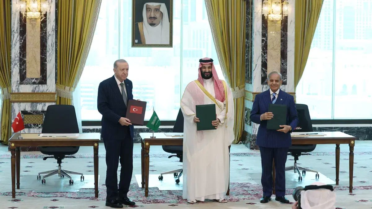 Tahran’da Türkiye, Suudi Arabistan ve Pakistan toplantısı
